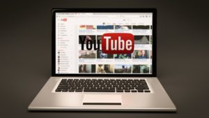ポケットWi-FiでYouTubeを見たいけど速度が遅くて困ってます。どうしたらいいですか?